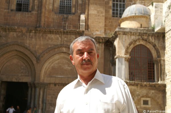 Wajech Y. Nuseibeh ist Tuer-Oeffner der Grabeskirche in Jerusalem 