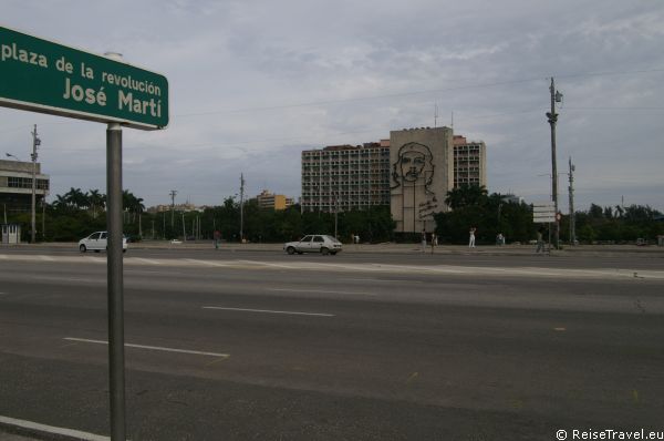 Der gigantische „Plaza de la Revolución“ ist beeindruckend, er kann 500.000 Menschen Platz bieten