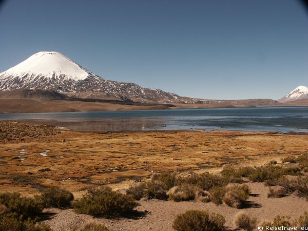 Hoch oben, in Chiles Norden, an der Grenze zu Bolivien und Peru, sind die Berge bis zu 5.000 Meter hoch