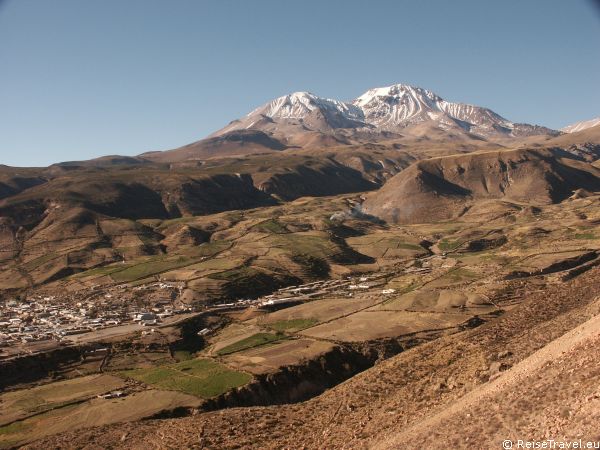 Hoch oben, in Chiles Norden, an der Grenze zu Bolivien und Peru, sind die Berge bis zu 5.000 Meter hoch